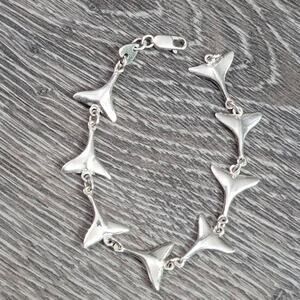 925 Sterling Silver Dolphin Tail Bracelet 7.5"